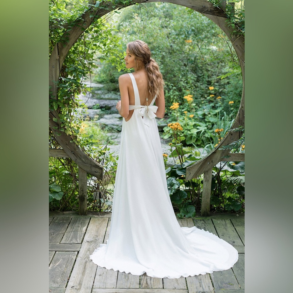 BEAUTIFUL Lillian West Bridal Gown - Style 66001 - NEVER WORN.